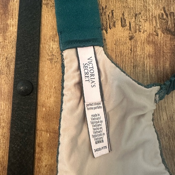 Victoria’s Secret Bra - Picture 2 of 11